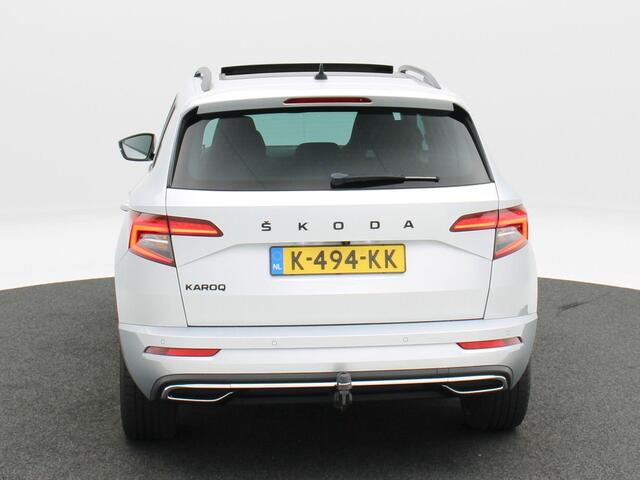 Skoda Karoq 1.5 TSi 150 Pk Automaat Sportline Business | Panorama dak | Stoelverwarming | Trekhaak | Camera | CarPlay | 19 Inch | 79.362 Km !!
