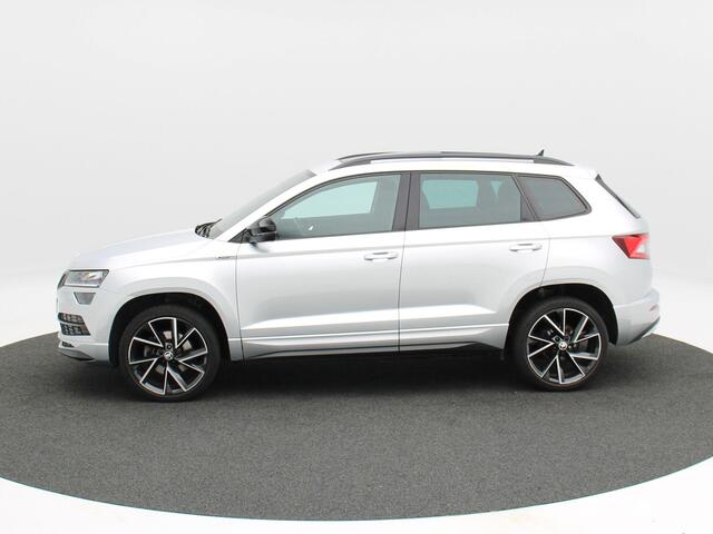 Skoda Karoq 1.5 TSi 150 Pk Automaat Sportline Business | Panorama dak | Stoelverwarming | Trekhaak | Camera | CarPlay | 19 Inch | 79.362 Km !!
