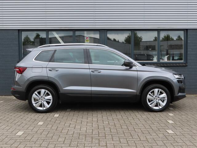 Skoda Karoq 1.5 TSI ACT Business Edition Plus DSG | trekhaak wegklapbaar | pano dak | voorruitverwarming | camera | adaptive cruise