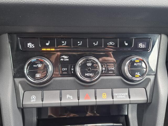 Skoda Karoq 1.5 TSI ACT Sportline Business | Navigatie/Android/Apple Carplay | LM Velgen 18" | Voorstoelen/Achterbank Verwarmd | Elektrisch Glazen Panoramadak | Cruise Control Adaptief | Airco |