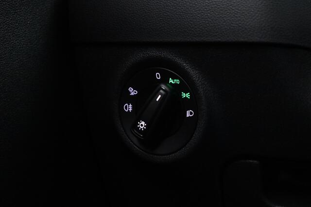 Skoda Karoq 1.5 TSI ACT Sportline | Leder | Elek. Trekhaak | Standkachel | 19'' | Camera | 4x Stoel- Stuurverw. | Apple CarPlay | Digi. Cockpit