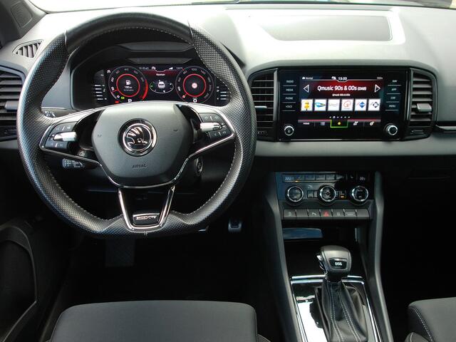 Skoda Karoq 1.5 TSI Sportline Business, Automaat / Trekhaak / Schuifdak / Virtual Cockpit / Canton Audio / 19' Sportvelgen