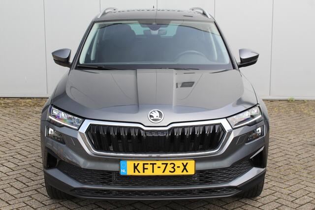 Skoda Karoq 1.5-150pk 'Selection' DSG-AUTOMAAT ! Fijne comfortabele hoogzitter, slechts 11.000km, trekgew. 1.500kg ! Aut. airco, Stuur- en stoelverwarm., Adapt. Cruise Cntrl, Climate Cntrl, Keyless entry/keyless go, Navigatie by Apple CarPlay/Android auto etc.