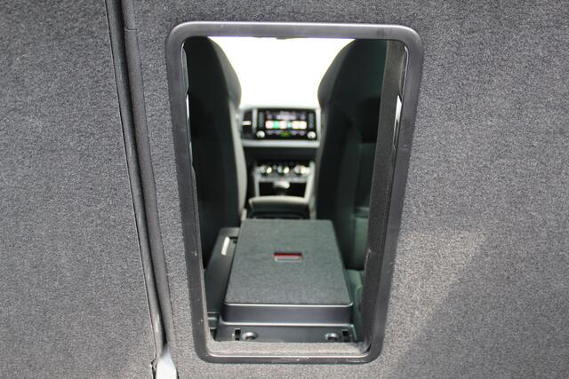 Skoda Karoq 1.5-150pk 'Selection' DSG-AUTOMAAT ! Fijne comfortabele hoogzitter, slechts 11.000km, trekgew. 1.500kg ! Aut. airco, Stuur- en stoelverwarm., Adapt. Cruise Cntrl, Climate Cntrl, Keyless entry/keyless go, Navigatie by Apple CarPlay/Android auto etc.