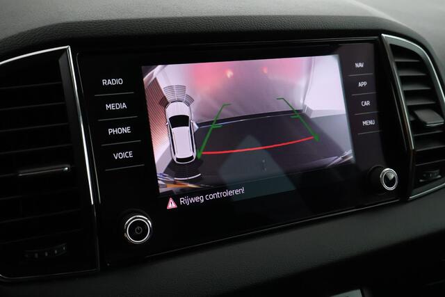 Skoda Karoq 1.5 TSI ACT 150pk DSG Business Edition Trekhaak Camera Keyless Sportstoelen Virtual Cockpit Navigatie
