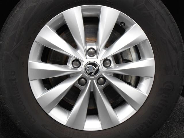 Skoda Karoq 1.5 TSI 150pk DSG Ambition Navigatie Apple Carplay/Android Auto Camera Climate Control Adaptieve Cruise control Lichtmetalen Velgen
