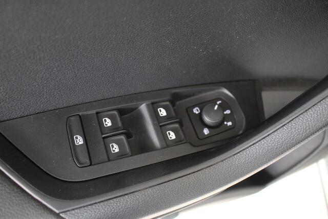 Skoda Karoq 1.0 TSI Business Edition Navigatie | climate Control | Stoelverwarming |