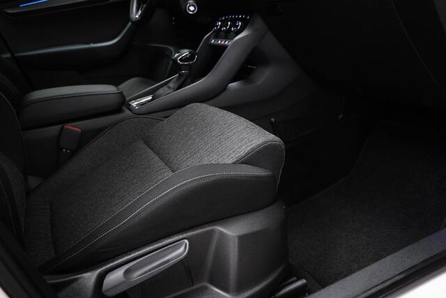 Skoda Karoq 1.5 TSI ACT Style Business | SPORTSTUUR | STOELVERWARMING | DRAADLOZE LADER | DAB | APPLE | CAMERA