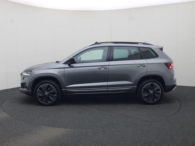 Skoda Karoq 1.5 TSI 150PK ACT Sportline DSG · Panoramadak · 360°Camera + Parkeersensoren · Navigatie · Garantie t/m 27-02-2030 of 100000km