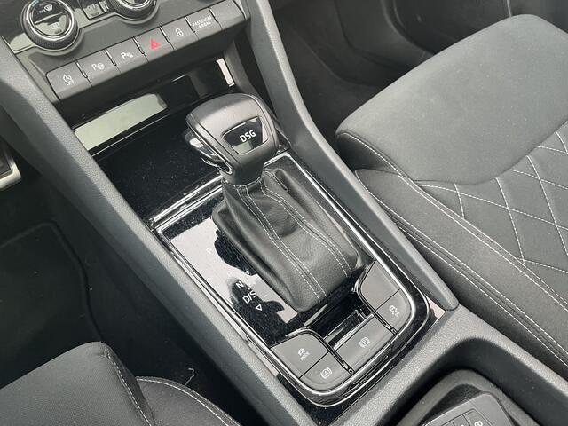 Skoda Karoq 1.5 TSI ACT Sportline / AUTOMAAT/ PANO/ TREKHAAK/ ACC/ PARK.SENSOR.V+A/ CAMERA/ STOELVERWARM./ ELEK.ACHTERKLEP/ SMARTLINK/ DODEHOEK/ KEYLESS/ RIJ-MODI/ DIGITAL DASH/ NAVI/ DAB/ CLIMA/ LED/ 19'' LMV