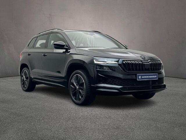Skoda Karoq Sportline Business 1.5 TSI 150pk DSG Automaat Trekhaak, Adaptive cruise control, Achteruitrijcamera, Navigatie, LED matrix koplampen, Stoelverwarming