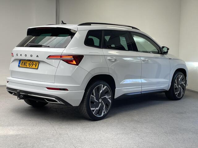 Skoda Karoq 1.5 TSI ACT Sportline | TREKHAAK | MATRIX LED | ACC | CAMERA | KEYLESS |