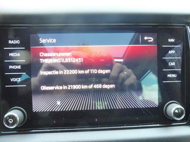 Skoda Kodiaq 1.5 TSI Business Edition Trekhaak | Camera | Panodak | Stof/leer | 1e eig | Géén afleverkosten.