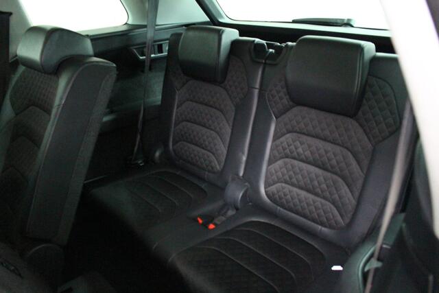 Skoda Kodiaq 1.5 TSI Business Edition DSG 7-Persoons Navigatie | Parkeercamera | 18" Velgen | Trekhaak