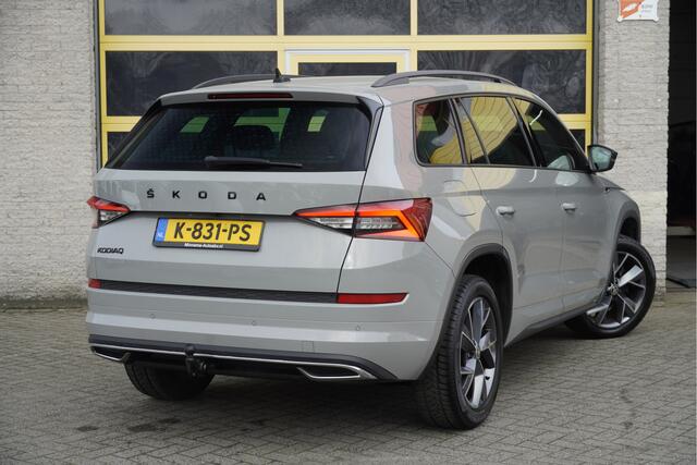 Skoda Kodiaq 1.5 TSI 150PK! Automaat Sportline Business BJ2021 Lmv 19" | Led V+A | Pdc | Keyless entry | Elek. trekhaak | Achteruitrijcamera | App-Connect | Navi | Virtual cockpit | Dashboard verlichting | Elek. Be stoel+Mem | Verwarmde voorstoelen | Zwarte hemel