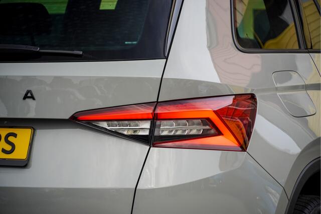 Skoda Kodiaq 1.5 TSI 150PK! Automaat Sportline Business BJ2021 Lmv 19" | Led V+A | Pdc | Keyless entry | Elek. trekhaak | Achteruitrijcamera | App-Connect | Navi | Virtual cockpit | Dashboard verlichting | Elek. Be stoel+Mem | Verwarmde voorstoelen | Zwarte hemel