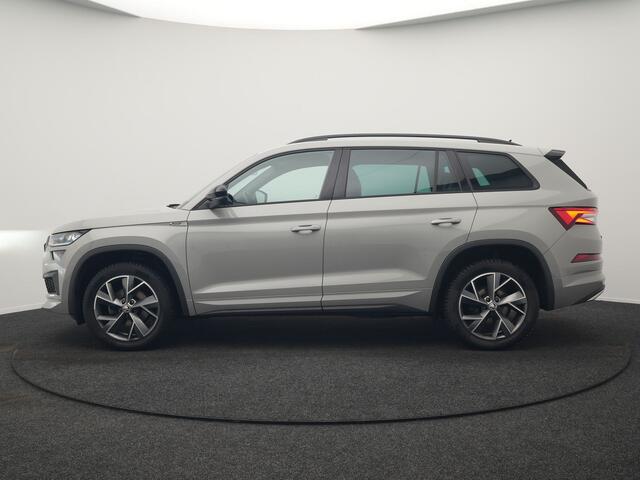 Skoda Kodiaq 1.5 TSI Sportline Business 150pk DSG | Trekhaak Af Fabriek | Adaptive Cruise | Camera | Alcantara Sportstoelen Memory & Verwarmd | Keyless | Sfeerverlichting | Apple Carplay | Virtual | Navigatie | DAB |