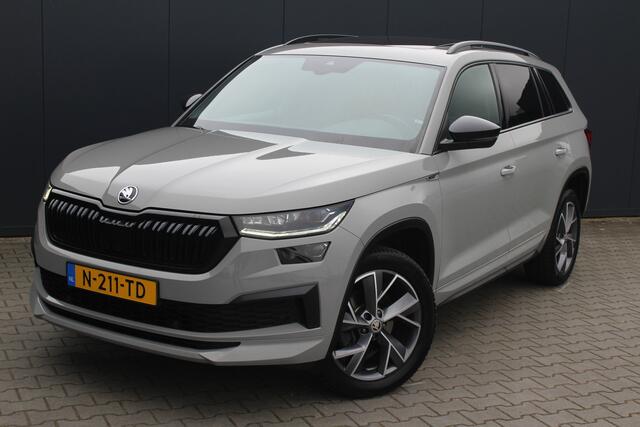 Skoda Kodiaq 1.5 TSI Sportline Business 7p. | Incl. 12 maanden garantie | Pano | Adaptive cruise | Zwarte hemel | Stoel/stuur verwarming | LED | Dodehoek detector | Lane assist | Schakelflippers | Navi | Apple Carplay | 19" LMV | Camera | PDC V+A | Virtual cockpit | B