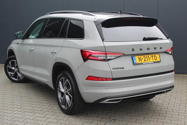 Skoda Kodiaq 1.5 TSI Sportline Business 7p. | Incl. 12 maanden garantie | Pano | Adaptive cruise | Zwarte hemel | Stoel/stuur verwarming | LED | Dodehoek detector | Lane assist | Schakelflippers | Navi | Apple Carplay | 19" LMV | Camera | PDC V+A | Virtual cockpit | B