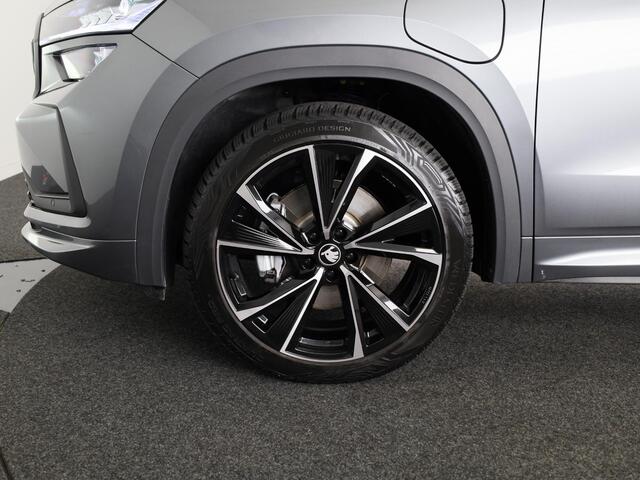 Skoda Kodiaq 1.5 TSI PHEV Sportline Business 204pk | 20 inch | Trekhaak | Panoramadak | Winter pakket | Blind Spot | Adaptive Cruise | Stoelverwarming | Camera | Light & View