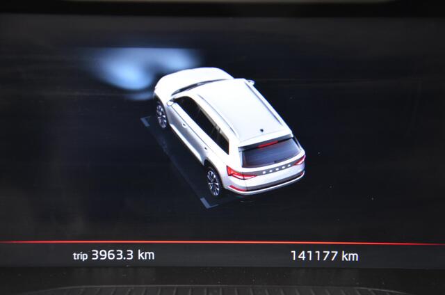 Skoda Kodiaq 1.5 TSI Sportline Business 7 Persoons. Automaat/Navi/Led/Ecc/Pdc/Achteruitrij-camera/Stuur&Stoelverwarming/Half-Leer/Panoramadak/Privacy-Glass/Cruise control adaptief/Elektrisch verstelbare stoelen