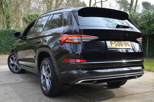 Skoda Kodiaq 1.5 TSI Sportline Business 7 Persoons. Automaat/Navi/Led/Ecc/Pdc/Achteruitrij-camera/Stuur&Stoelverwarming/Half-Leer/Panoramadak/Privacy-Glass/Cruise control adaptief/Elektrisch verstelbare stoelen