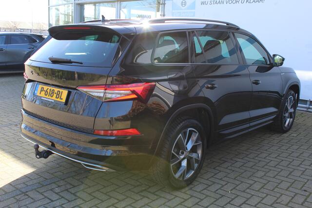 Skoda Kodiaq 1.5 TSI Sportline Business 7p. | Incl. 12 maanden Garantie | Wegklapbare trekhaak | Elektrisch verstelb. bestuurdersstoel met geheugen | Elektrisch kofferbakklep | Apple CarPlay | Adaptive cruise | Stoel/stuur verwarming | Achteruitrij camera | Parkeersen
