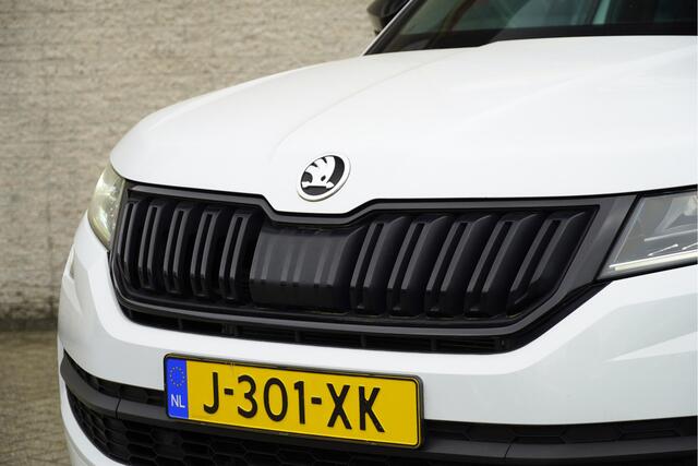 Skoda Kodiaq 1.5 TSI 150PK! Automaat Sportline Business BJ2020 Lmv 20" | Led V+A | Pdc | Achteruitrijcamera | App-Connect | Navi | Virtual cockpit | Climate control | Cruise control | Elek. Be stoel+Mem | Sportstoelen/Sportstuur | Verwarmde voorstoelen | Zwarte hemel