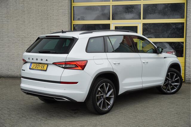 Skoda Kodiaq 1.5 TSI 150PK! Automaat Sportline Business BJ2020 Lmv 20" | Led V+A | Pdc | Achteruitrijcamera | App-Connect | Navi | Virtual cockpit | Climate control | Cruise control | Elek. Be stoel+Mem | Sportstoelen/Sportstuur | Verwarmde voorstoelen | Zwarte hemel