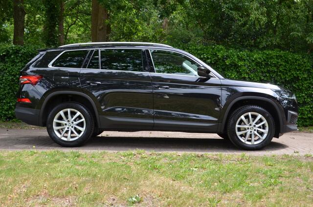 Skoda Kodiaq 1.5 TSI Business Edition Plus 7 Persoons. Automaat/Navi/Led/Ecc/Pdc/Achteruitrij-camera/Stoelverwarming/Half-Leer/Panoramadak/Privacy-Glass/Cruise control/Elektrisch verstelbare stoelen