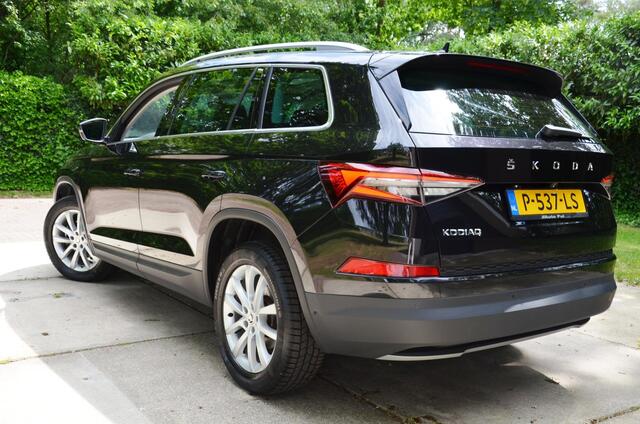 Skoda Kodiaq 1.5 TSI Business Edition Plus 7 Persoons. Automaat/Navi/Led/Ecc/Pdc/Achteruitrij-camera/Stoelverwarming/Half-Leer/Panoramadak/Privacy-Glass/Cruise control/Elektrisch verstelbare stoelen