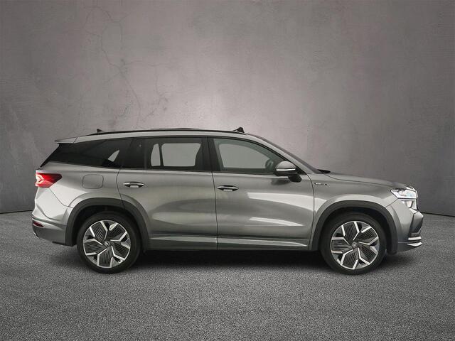 Skoda Kodiaq Sportline Business 7p. 1.5 eTSI 150pk DSG Automaat Trekhaak, 3e zitrij, Panoramadak, Adaptive cruise control, Navigatie, Achteruitrijcamera, LED matrix koplampen