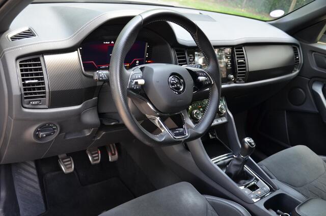 Skoda Kodiaq 1.5 TSI Sportline Business 7 Persoons. Navi/Led/Ecc/Pdc/Achteruitrij-camera/Stuur&Stoelverwarming/Half-Leer/Privacy-Glass/Cruise control adaptief/Elektrisch verstelbare stoelen/Wegklapbare trekhaak.