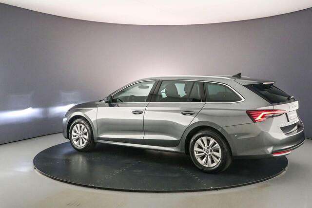 Skoda OCTAVIA Combi Business Edition 1.5 eTSI 115pk DSG Automaat Adaptive cruise control, Achteruitrijcamera, Elektrische achterklep, Navigatie, Parkeersensoren, LED verlichting