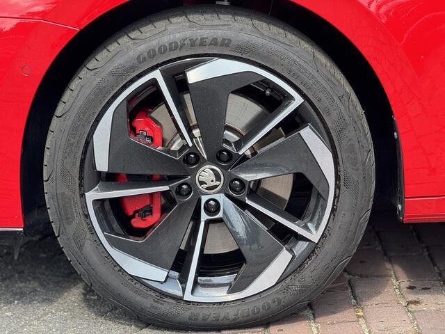 Skoda OCTAVIA Combi 1.4 TSI RS iV PHEV Business Trekhaak | ACC | Dodehoek | Keyless | Camera