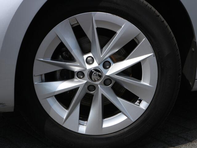 Skoda OCTAVIA Combi 1.0 e-TSI Business Edition DAB NAVI CLIMA CUISE