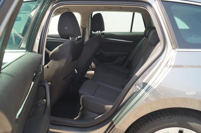 Skoda OCTAVIA Combi 1.0 TSI 110pk DSG Business Edition Plus -NAVI-ECC-DIGI-