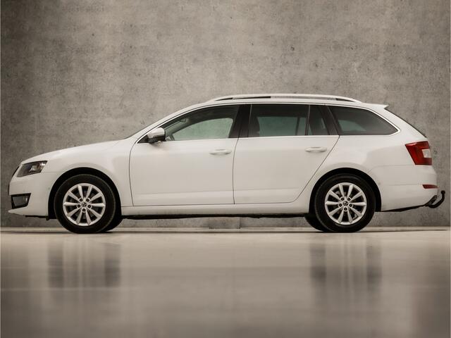 Skoda OCTAVIA Combi 1.0 TSI Sport Automaat (SCHUIFDAK, APPLE CARPLAY, NAVIGATIE, CLIMATE, STOELVERWARMING, BRUIN LEDER, SPORTSTOELEN, CRUISE, GETINT GLAS, KEYLESS, XENON, TREKHAAK, NIEUWE APK, NIEUWSTAAT)