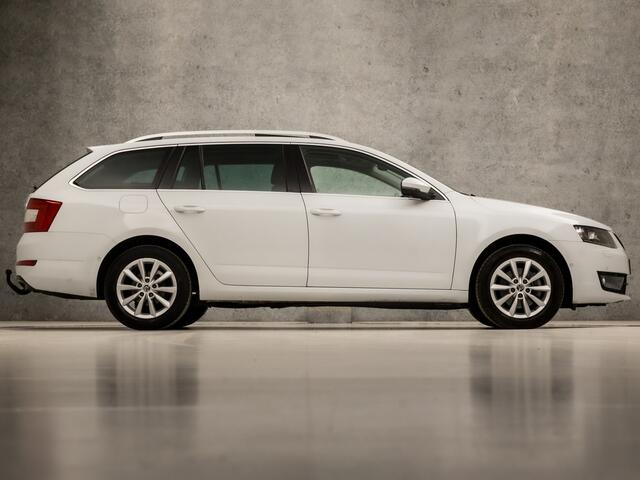 Skoda OCTAVIA Combi 1.0 TSI Sport Automaat (SCHUIFDAK, APPLE CARPLAY, NAVIGATIE, CLIMATE, STOELVERWARMING, BRUIN LEDER, SPORTSTOELEN, CRUISE, GETINT GLAS, KEYLESS, XENON, TREKHAAK, NIEUWE APK, NIEUWSTAAT)