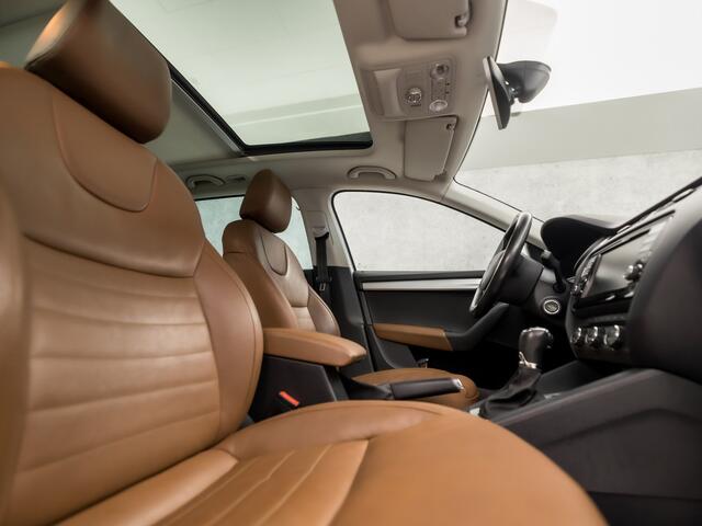 Skoda OCTAVIA Combi 1.0 TSI Sport Automaat (SCHUIFDAK, APPLE CARPLAY, NAVIGATIE, CLIMATE, STOELVERWARMING, BRUIN LEDER, SPORTSTOELEN, CRUISE, GETINT GLAS, KEYLESS, XENON, TREKHAAK, NIEUWE APK, NIEUWSTAAT)