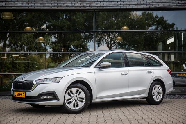 Skoda OCTAVIA Combi 1.0 e-TSI Business Edition Schakelflippers, Virtual cockpit, Cruise control, Navigatie, Elektrische achterklep