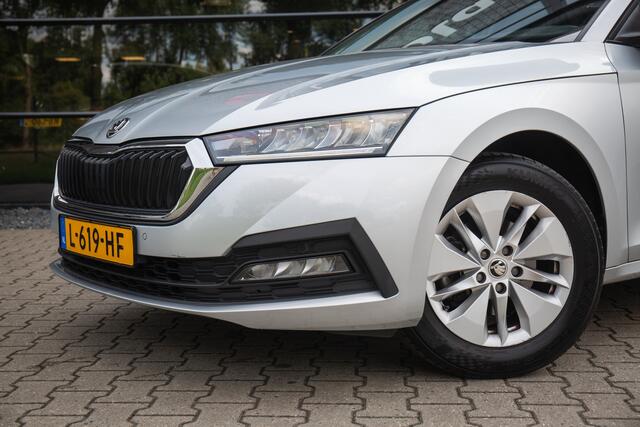 Skoda OCTAVIA Combi 1.0 e-TSI Business Edition Schakelflippers, Virtual cockpit, Cruise control, Navigatie, Elektrische achterklep