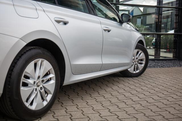 Skoda OCTAVIA Combi 1.0 e-TSI Business Edition Schakelflippers, Virtual cockpit, Cruise control, Navigatie, Elektrische achterklep