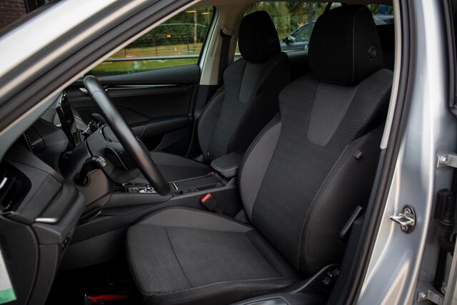 Skoda OCTAVIA Combi 1.0 e-TSI Business Edition Schakelflippers, Virtual cockpit, Cruise control, Navigatie, Elektrische achterklep