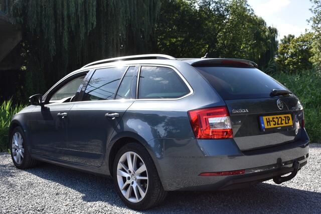 Skoda OCTAVIA Combi 1.0 TSI Greentech Business Edition TREKHAAK/NAVI/CARPLAY