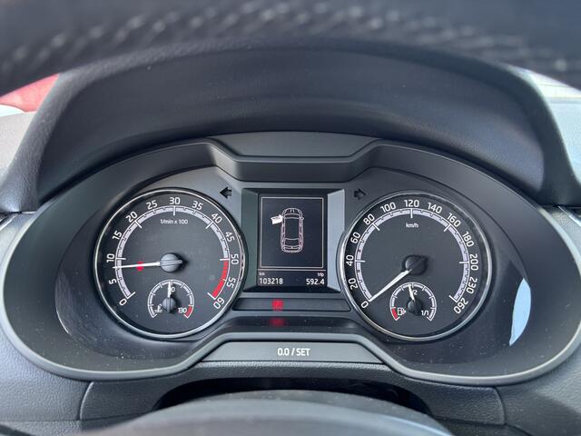 Skoda OCTAVIA Combi 1.6 TDI Greentech Ambition Business 1500KG TREKKEN / TREKHAAK / CARPLAY / NAVI / CLIMA / PDC / BLUETOOTH / CRUISE / NL-AUTO