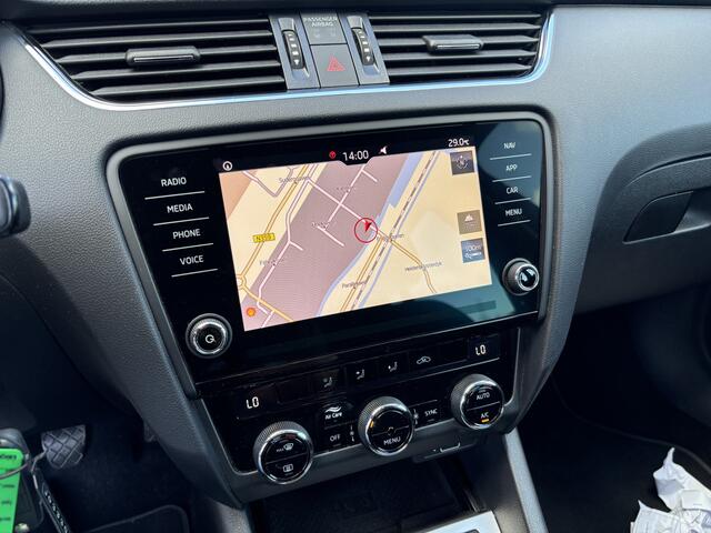 Skoda OCTAVIA Combi 1.6 TDI Greentech Ambition Business 1500KG TREKKEN / TREKHAAK / CARPLAY / NAVI / CLIMA / PDC / BLUETOOTH / CRUISE / NL-AUTO