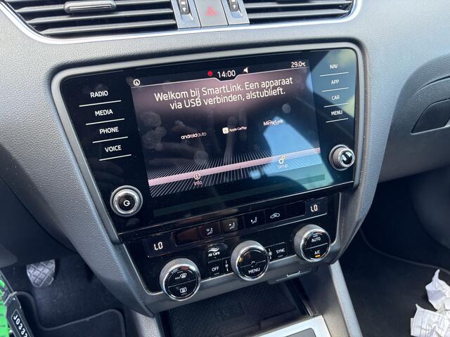 Skoda OCTAVIA Combi 1.6 TDI Greentech Ambition Business 1500KG TREKKEN / TREKHAAK / CARPLAY / NAVI / CLIMA / PDC / BLUETOOTH / CRUISE / NL-AUTO