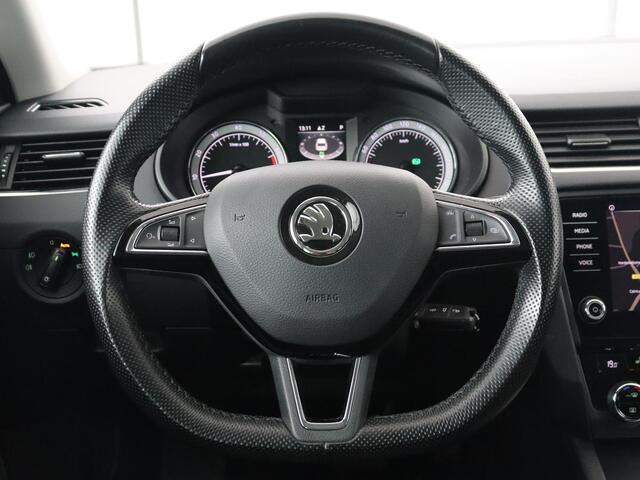 Skoda OCTAVIA 1.0 TSI Ambition | Trekhaak | Stoelverwarming | Carplay | Full LED | Half leder | Navigatie | Sportstuur | Parkeerhulp | Climate control | Cruise control | DAB