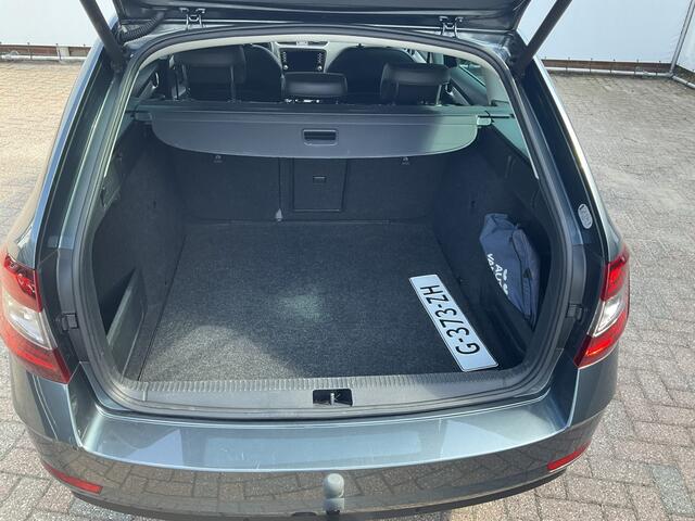 Skoda OCTAVIA Combi 1.6 TDI Automaat Clever Edition Navi Stoelverw. Trekhaak